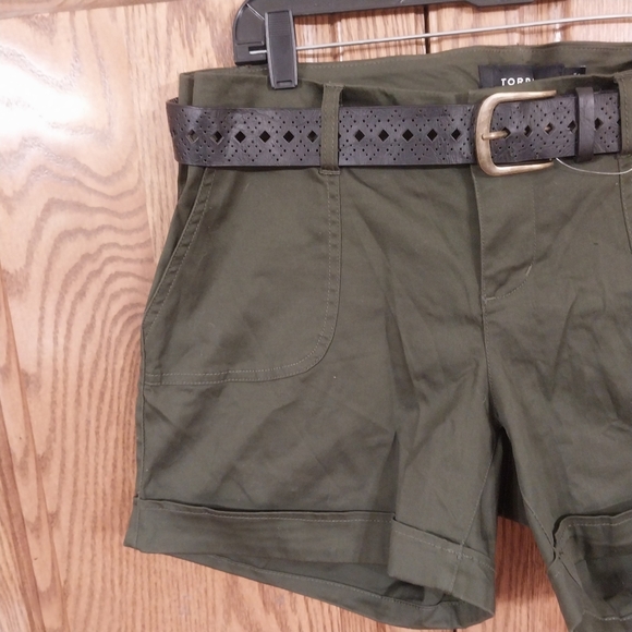Torrid NWT Women's Belted Sateen 5" Cuffed Shorts Sz 12 Green Stretchy Mid-Rise - Picture 4 of 10